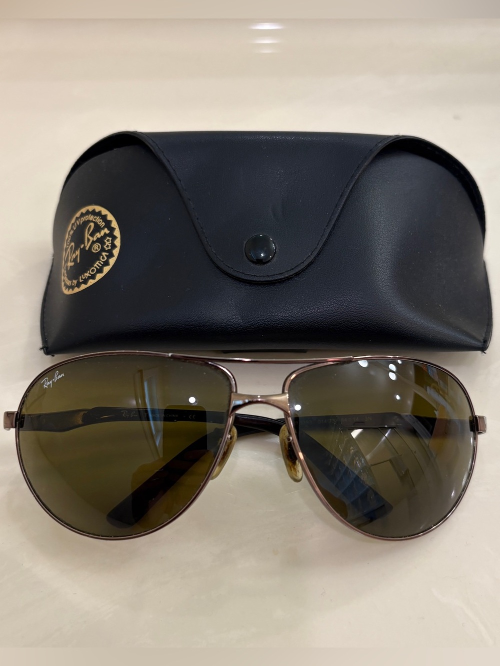 Ray-Ban Aviator Sunglasses with Black Case - Picture 3 of 5